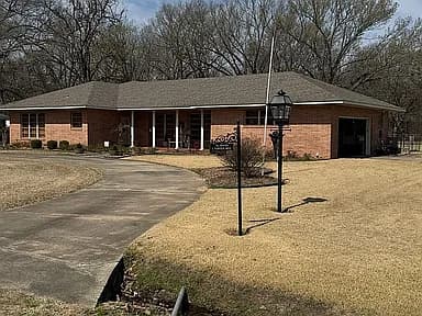 1 Fairview Dr — exterior photo