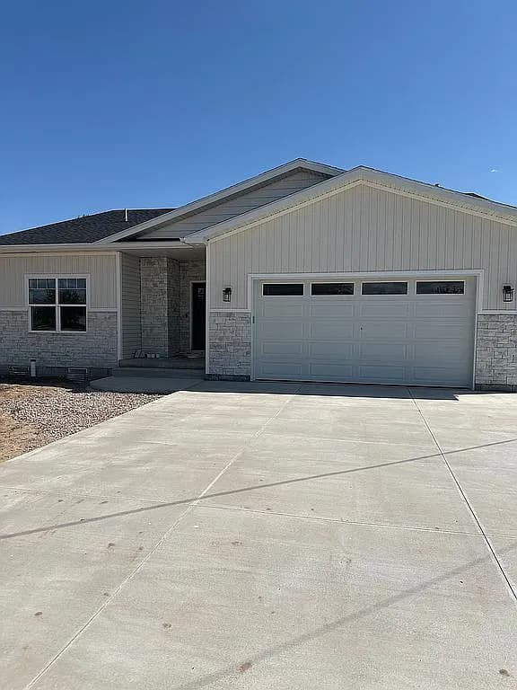 810 S 400 W — exterior photo