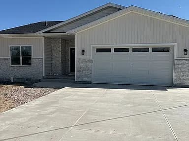 810 S 400 W — exterior photo