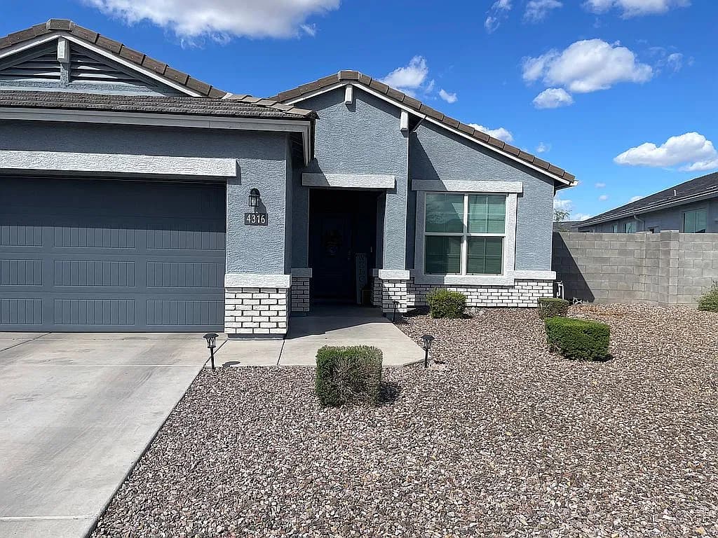 4316 W Desert Ln — exterior photo