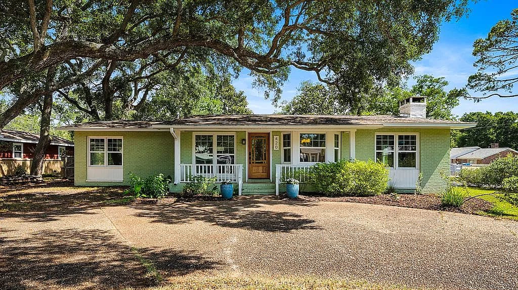 420 Fairpoint Dr — exterior photo