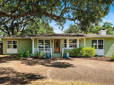 420 Fairpoint Dr — exterior photo