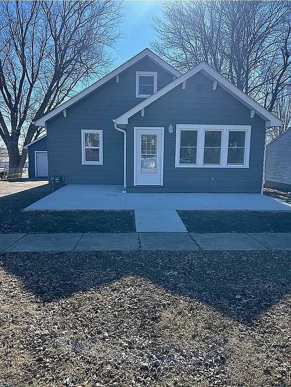 204 E 2nd St — exterior photo