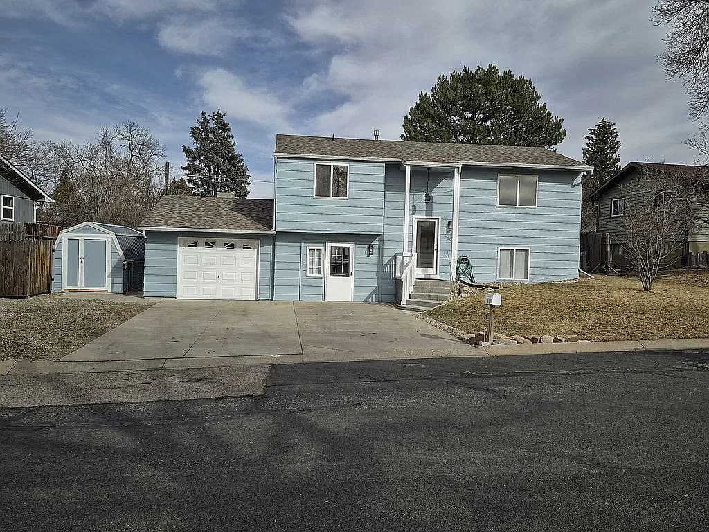 5908 Neptune Dr — exterior photo