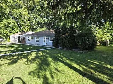 148 Franklin Ave — exterior photo
