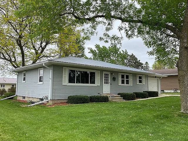1011 Red Maple Ave — exterior photo