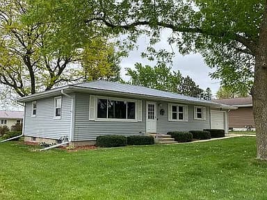 1011 Red Maple Ave — exterior photo