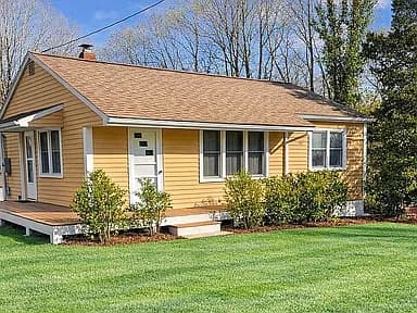 60 Browns Ln — exterior photo