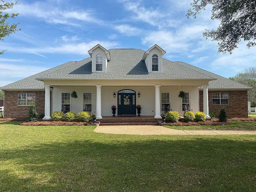 1656 Maura Ln SE — exterior photo