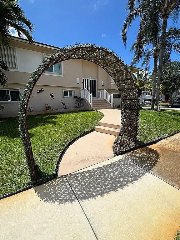 7908 NW 40th St — exterior photo