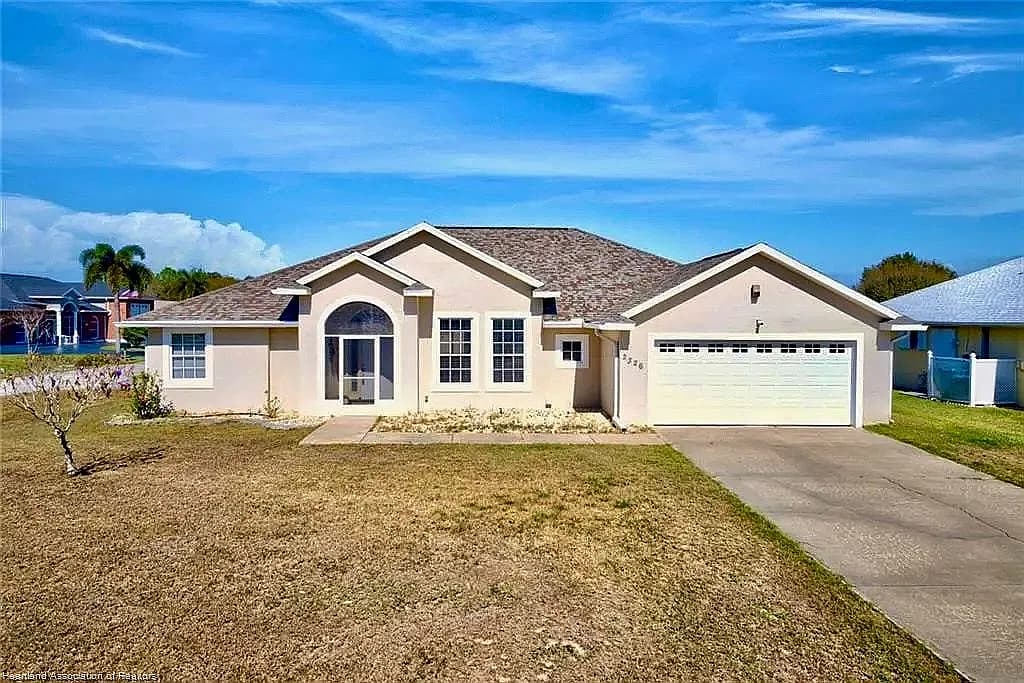 2326 Jackson Dr — exterior photo