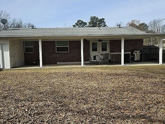 305 SE Harris Dr — exterior photo