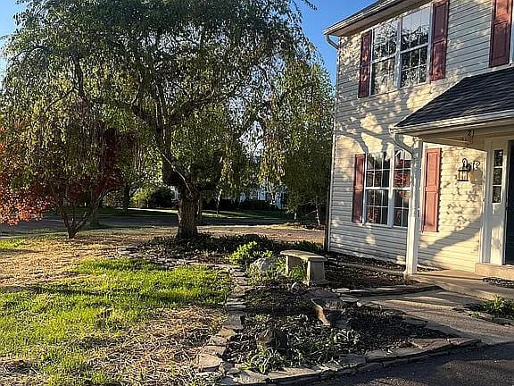 21 Greenleaf Cir — exterior photo