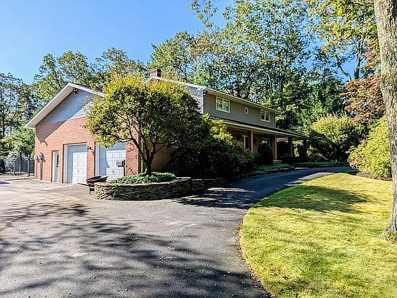 710 Jefferson Blvd — exterior photo