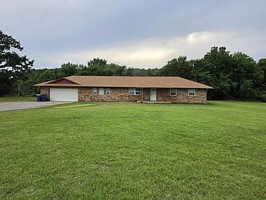 2905 N Henney Rd — exterior photo