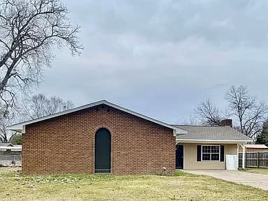 1736 S Pear Ln — exterior photo