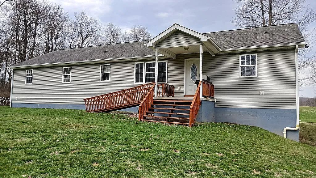 4153 State Route 18 — exterior photo