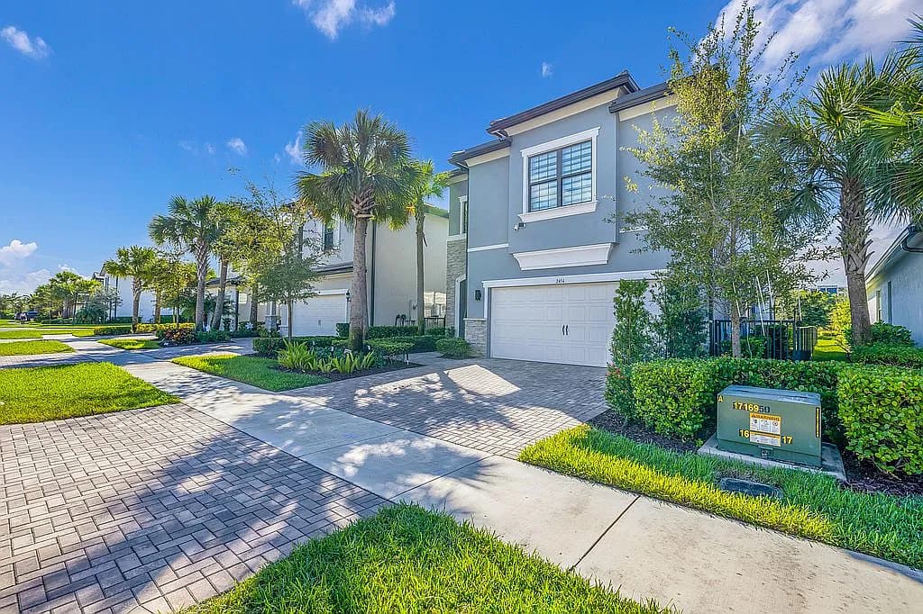 2454 Primrose Pl — exterior photo
