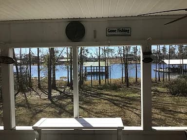 2911 Sunset Dr — exterior photo