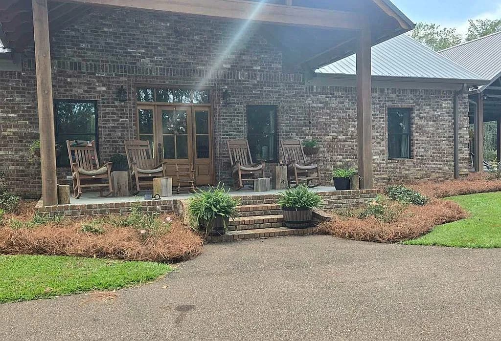 225 Coats Rd — exterior photo