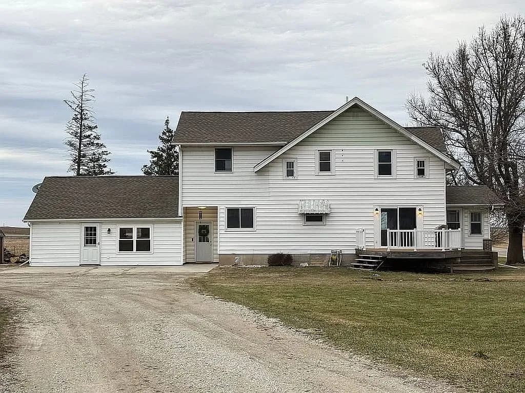 1614 Badger Ave — exterior photo
