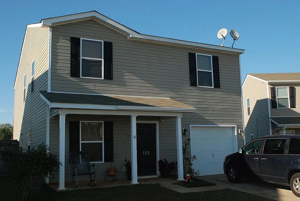 112 Point Given Ln — exterior photo