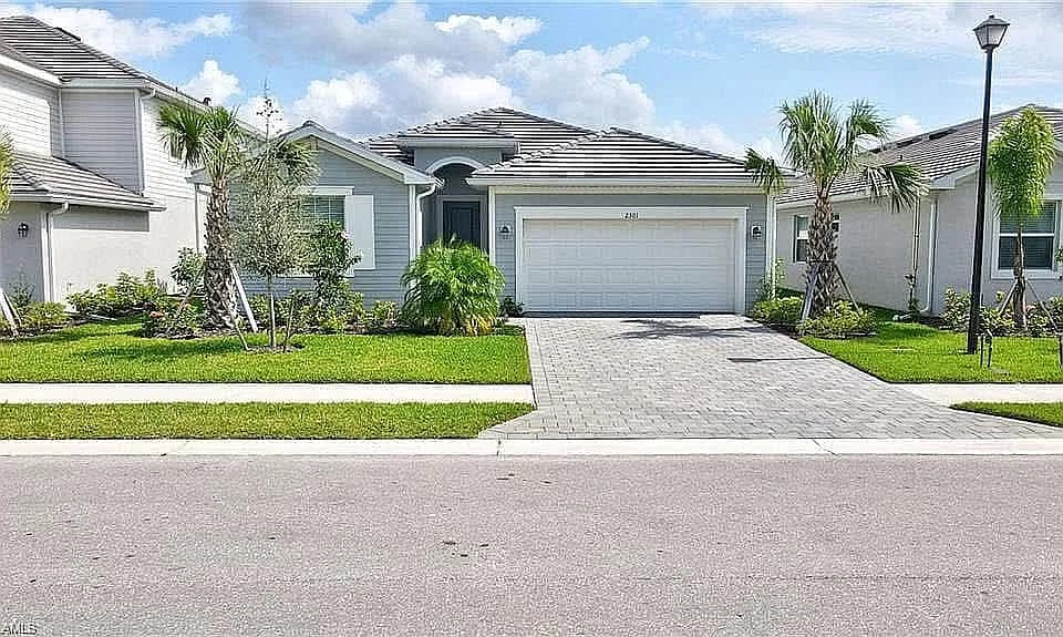 2301 Avocado Ln — exterior photo