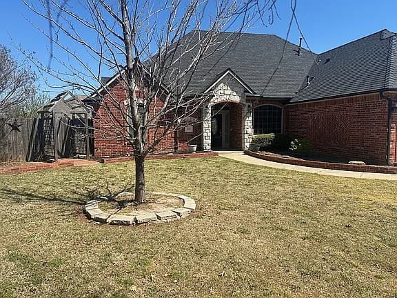 201 Highland Gln — exterior photo