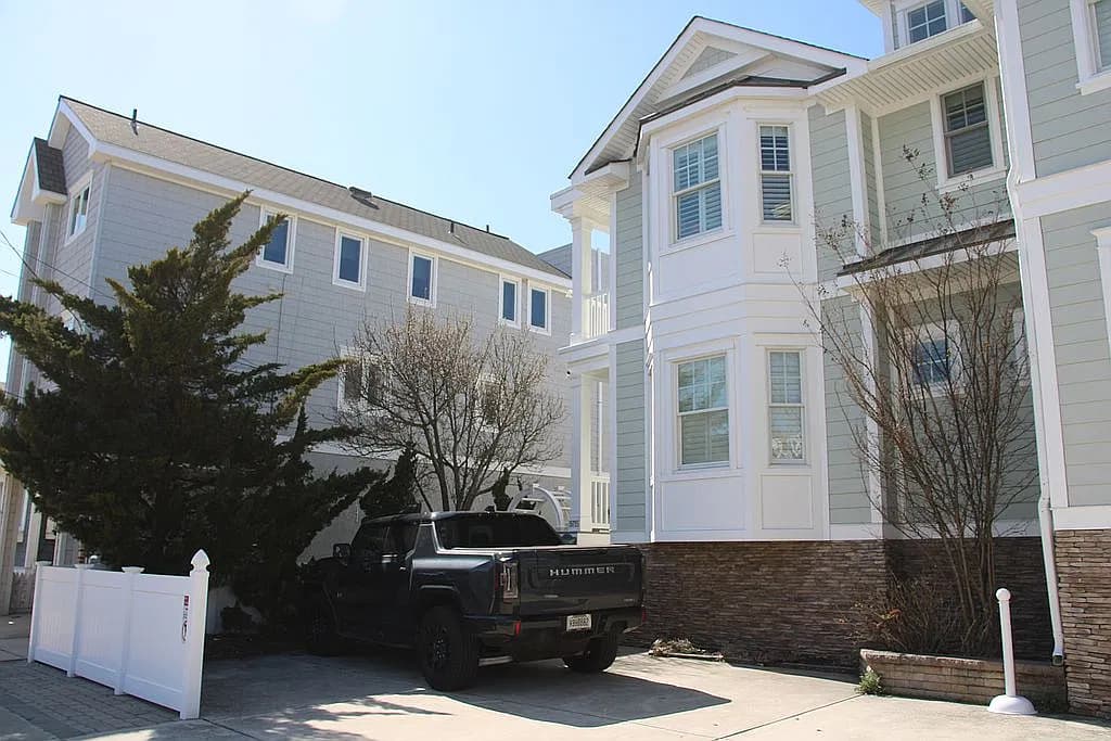 9715 3rd Ave — exterior photo