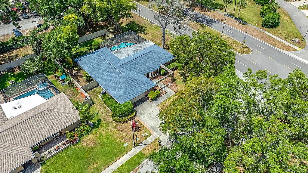 10 Linden Ln — exterior photo