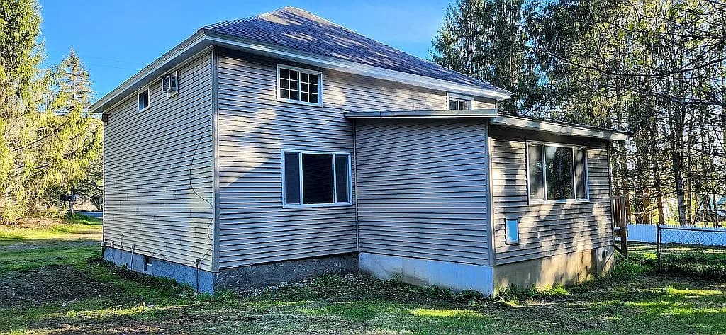 123 County Highway 37 — exterior photo