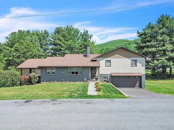 103 Sunset St — exterior photo