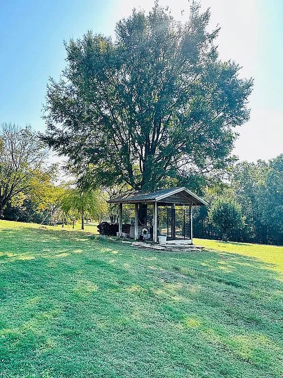 711 Navy Dr — exterior photo