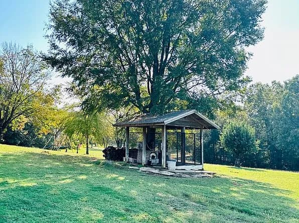 711 Navy Dr — exterior photo