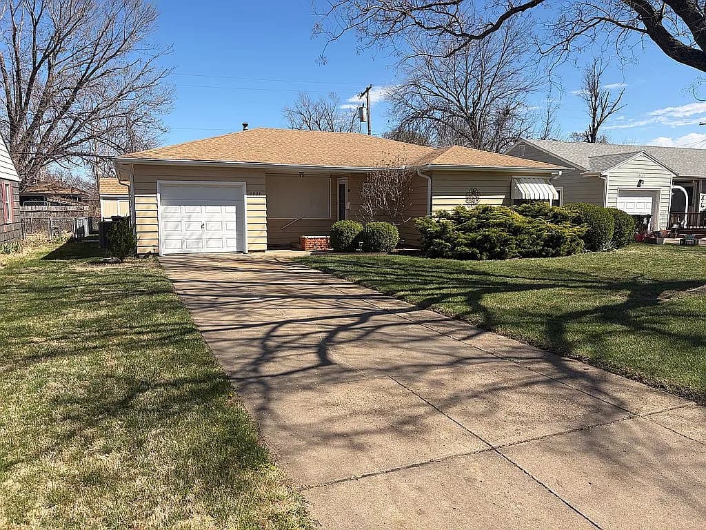 1931 Highland Ave — exterior photo