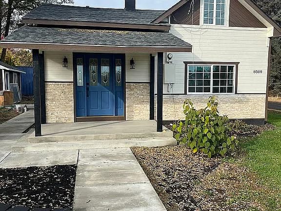 8500 Marion Ave — exterior photo