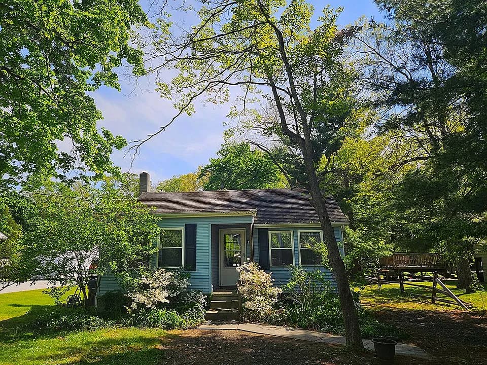 109 Helena St — exterior photo