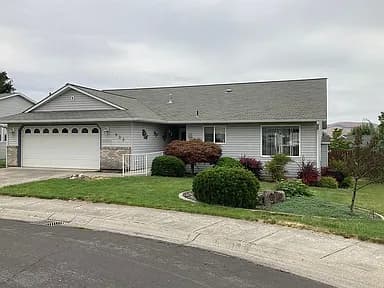933 Cypress Ct — exterior photo