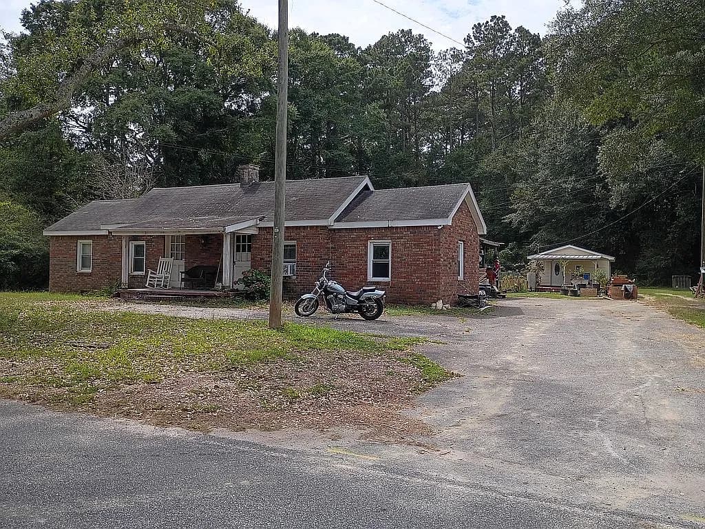 92 Smith Rd — exterior photo