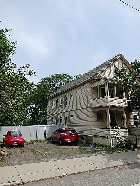 453 Huron Ave — exterior photo