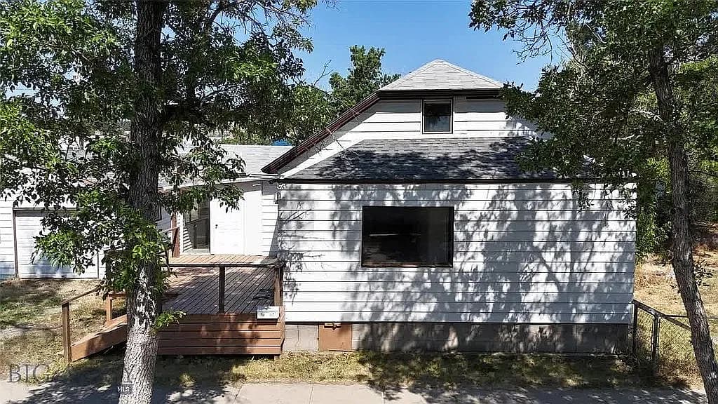 617 E Callender St — exterior photo