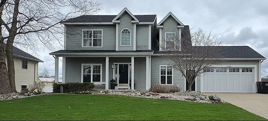 10498 Greystone Dr — exterior photo
