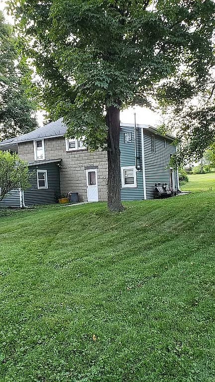 570 Hooper Rd — exterior photo