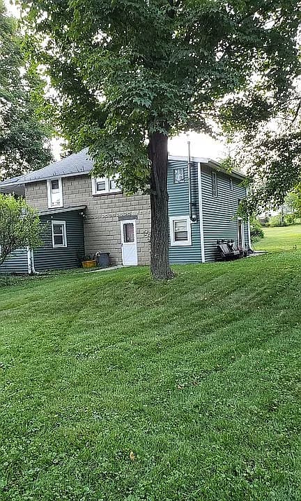 570 Hooper Rd — exterior photo
