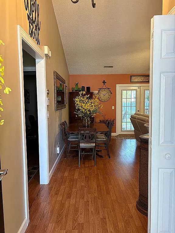 103 Seavington Ct — exterior photo