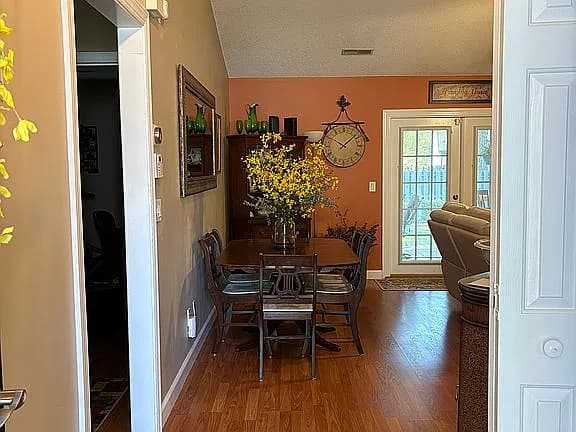 103 Seavington Ct — exterior photo