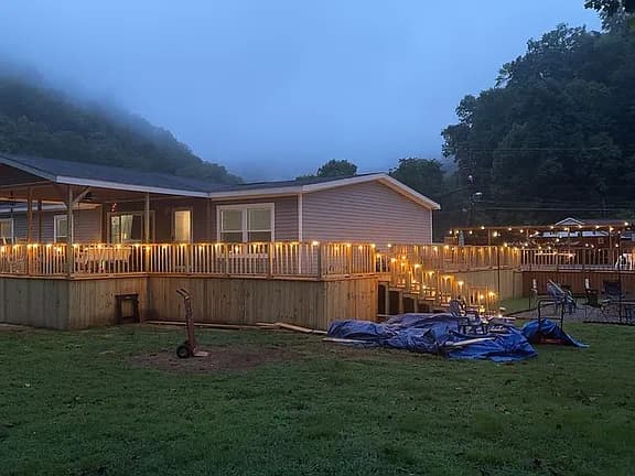 121 Austin Ln — exterior photo