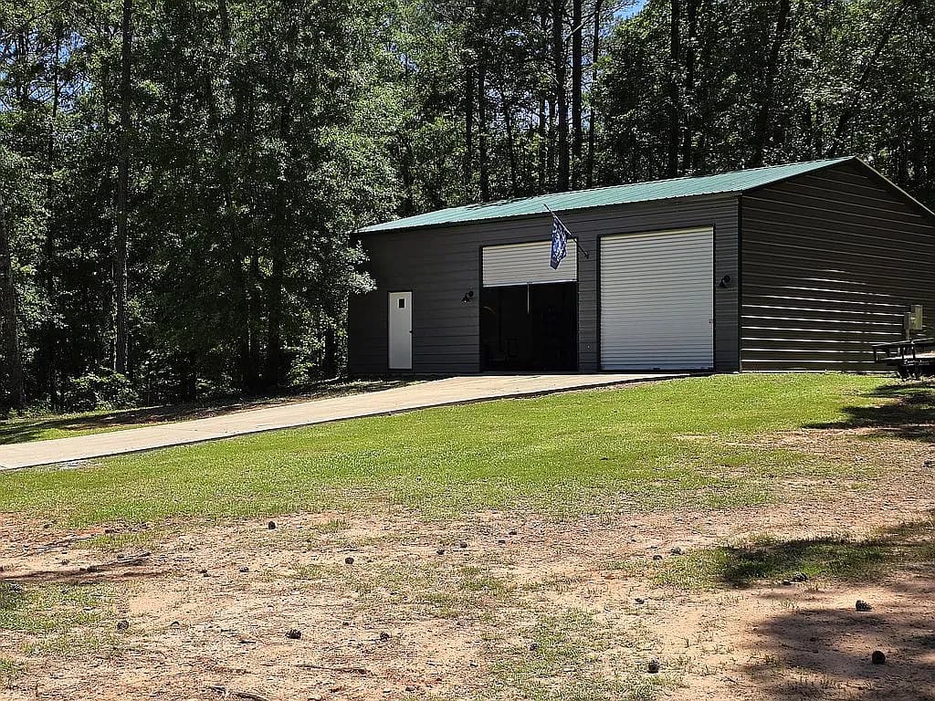 6893 Lee Road 270 — exterior photo