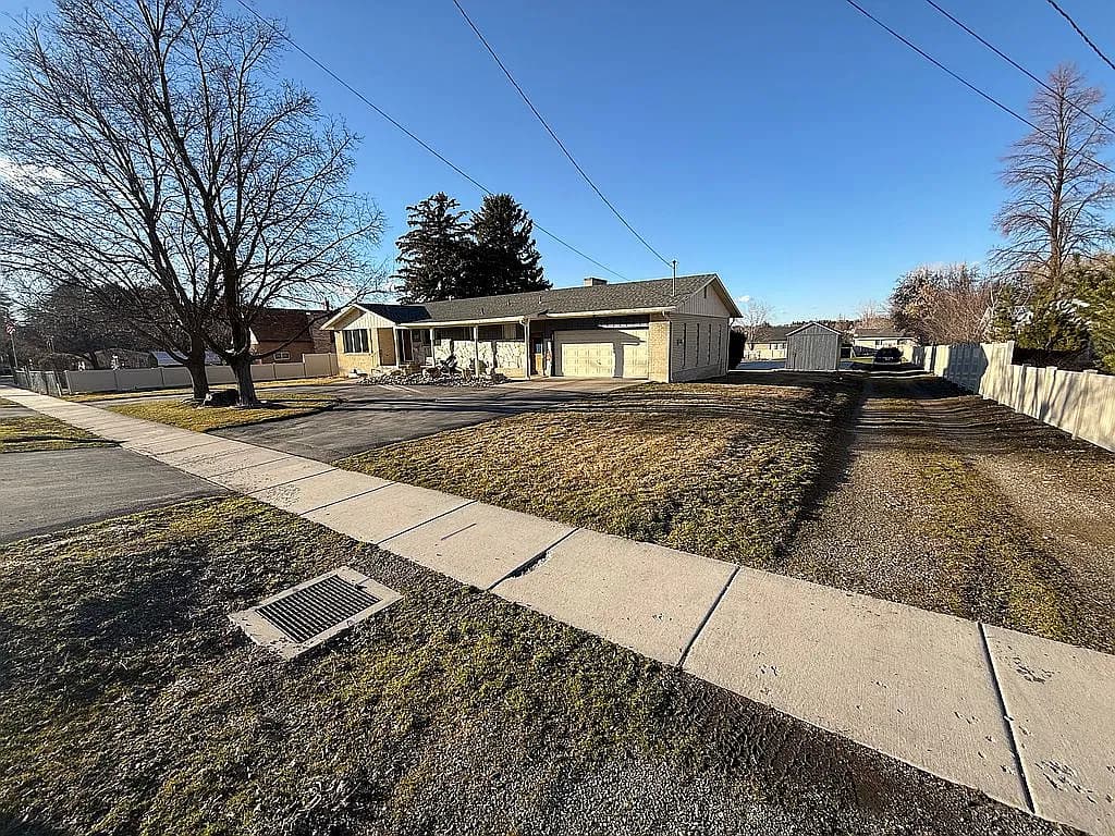 215 E 200 N — exterior photo