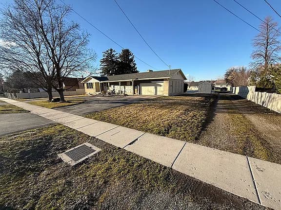 215 E 200 N — exterior photo